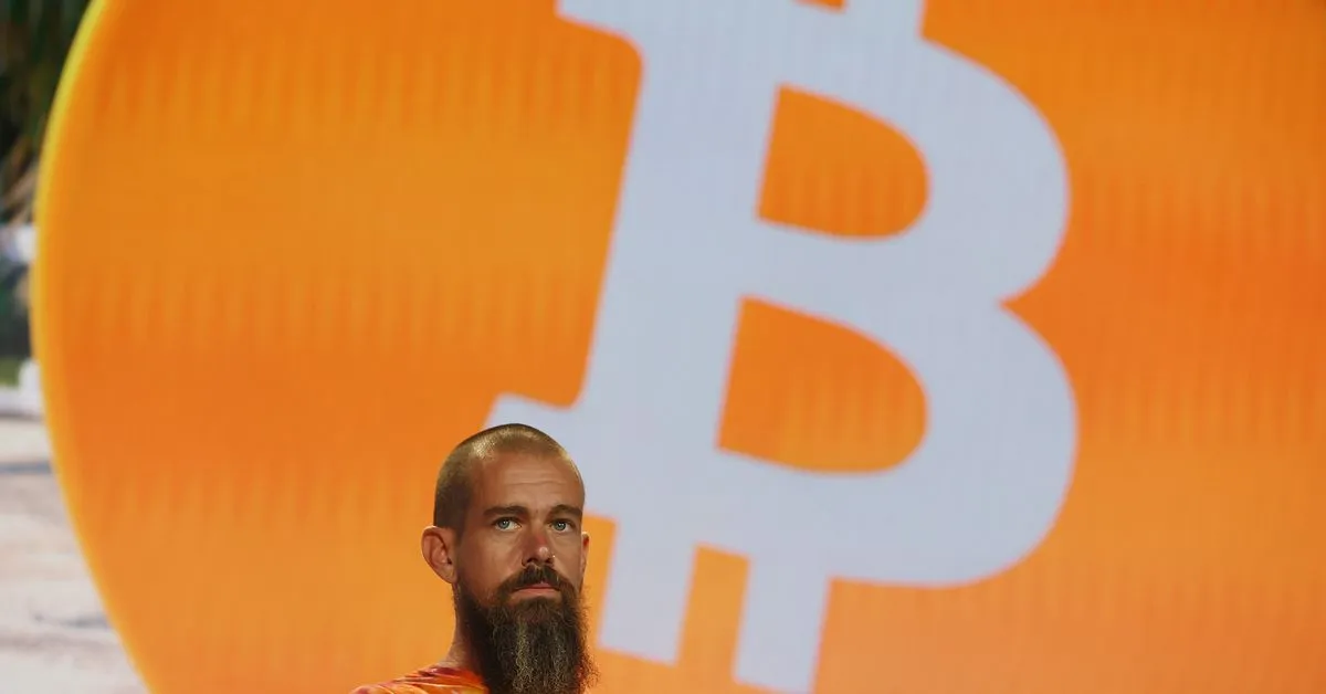 Former Twitter CEO Jack Dorsey Questions Apple’s Lack of Bitcoin Support for Apple Pay